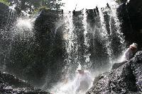 夏の済州島の水遊びスポット…ソジョンバン滝とウォナン滝