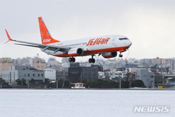 大学入試リスニング終了まで着陸できない航空機、上空を旋回　／済州