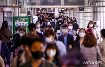 韓国の年間労働時間、OECD加盟国4位…上位3カ国は