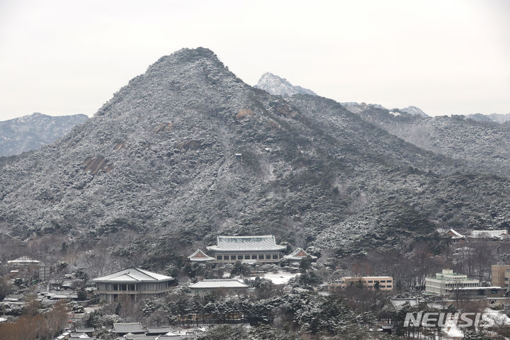 水墨画のような冬景色