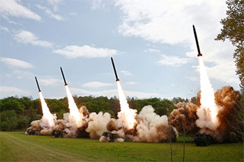 ▲北朝鮮の超大型放射砲／労働新聞、ニュース1