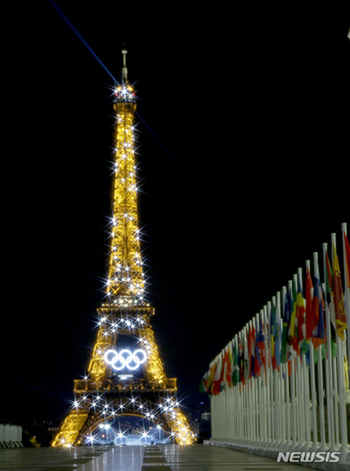 オリンピック開幕迫るパリの夜