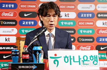 サッカー韓国代表メンバーを発表した洪明甫監督