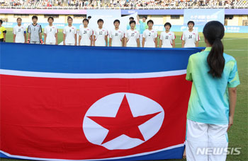 サッカー：米国相手に波乱巻き起こした北朝鮮女子代表、決勝の相手は日本　U-20女子W杯