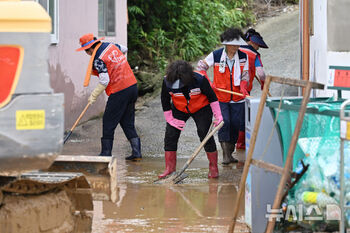 豪雨で浸水被害に遭った海南・忠武村　全羅南道