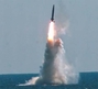 ▲韓国が独自開発したSLBM（潜水艦発射弾道ミサイル）が15日、忠清南道泰安郡の安興試験場で韓国製の3000トン級潜水艦「島山安昌浩」から発射された。／韓国国防部提供 