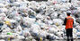 世界NOレジ袋デーに捨てられた廃ビニール袋の山
